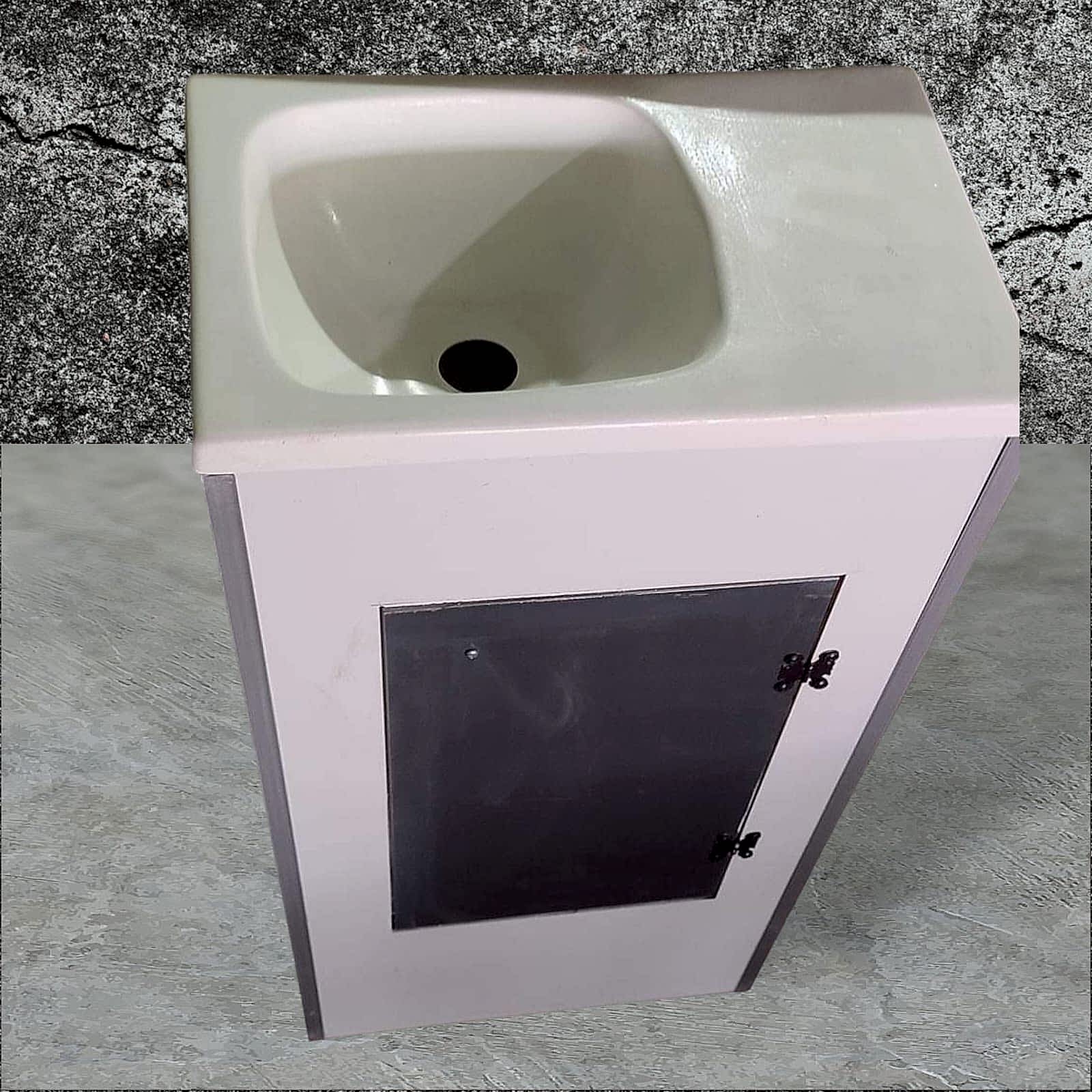 EVYELİ BANYO DOLABI