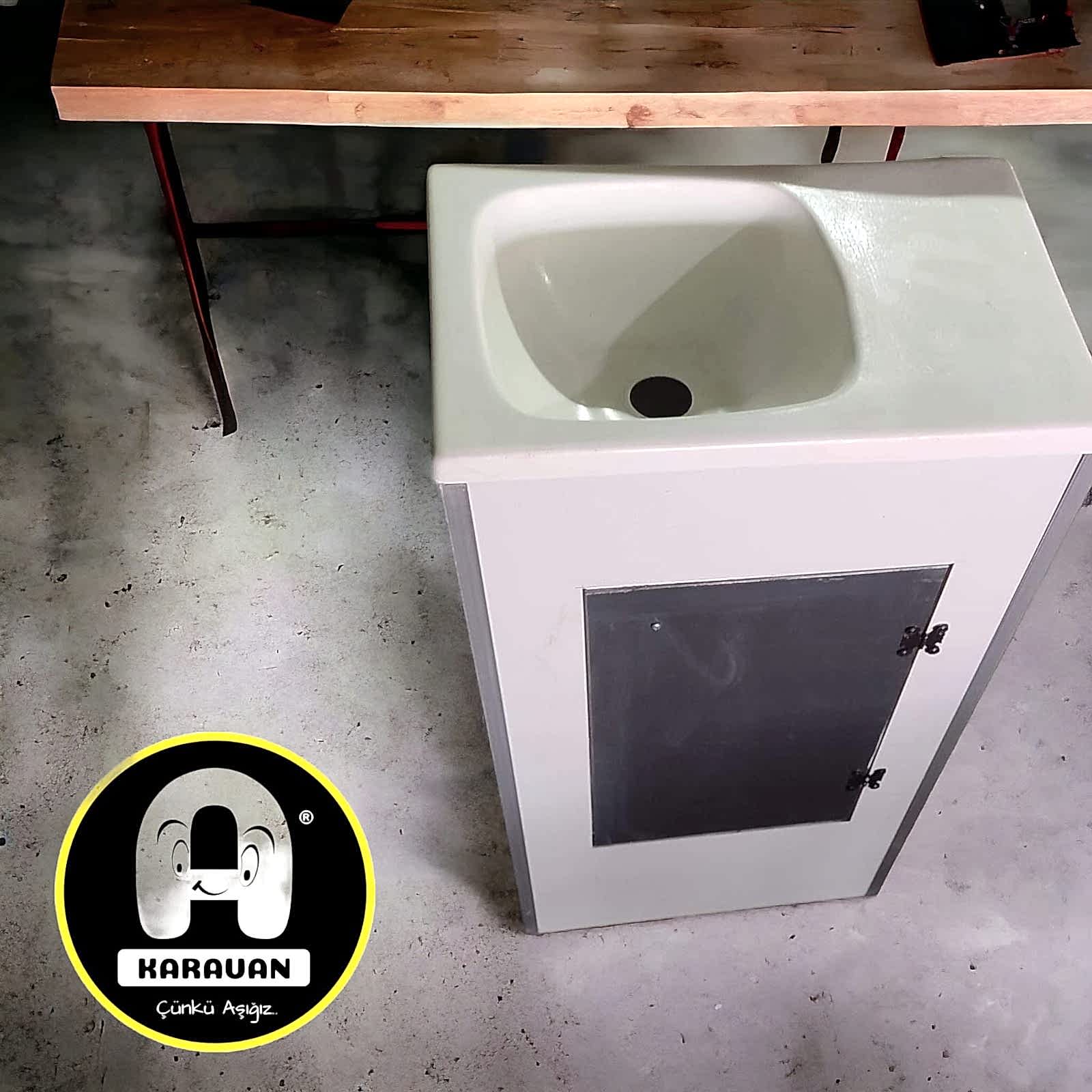 EVYELİ BANYO DOLABI